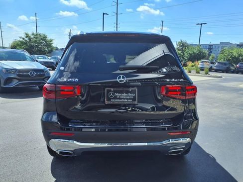 New 2025 Mercedes-Benz GLB 250 4MATIC image 5