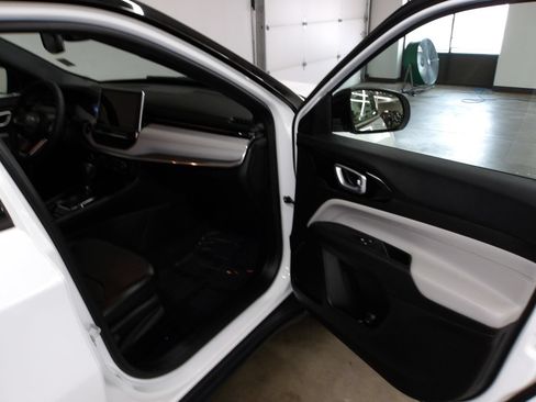 Used 2023 Jeep Compass Limited AWD/4WD image 15