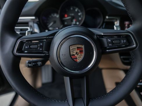 Certified 2025 Porsche Macan AWD/4WD image 16