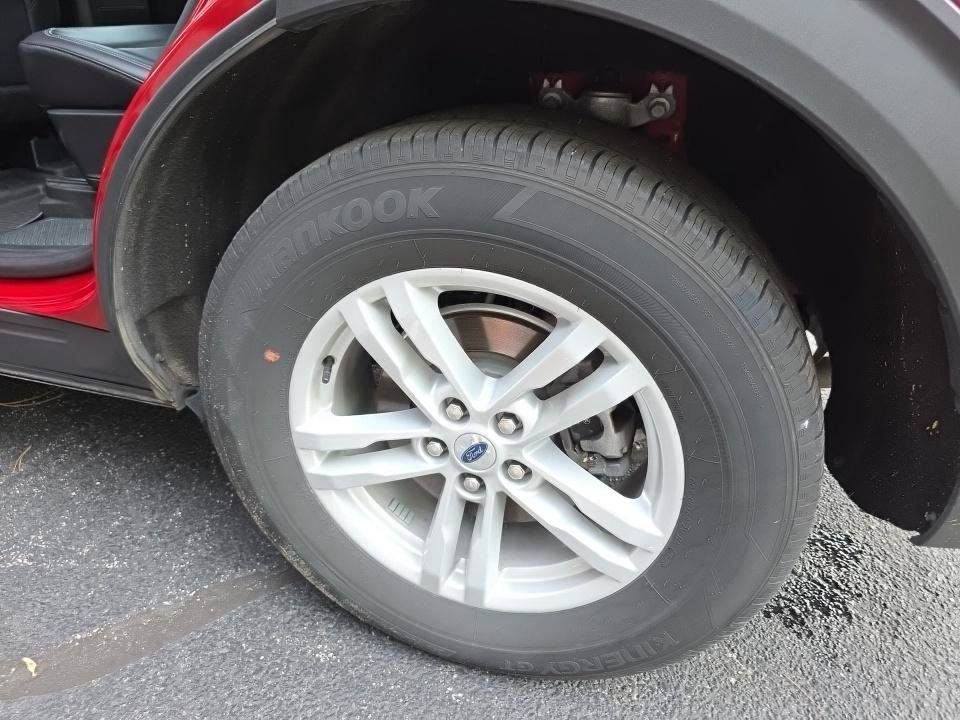 Used 2023 Ford Explorer XLT w/ Equipment Group 202A AWD/4WD image 13