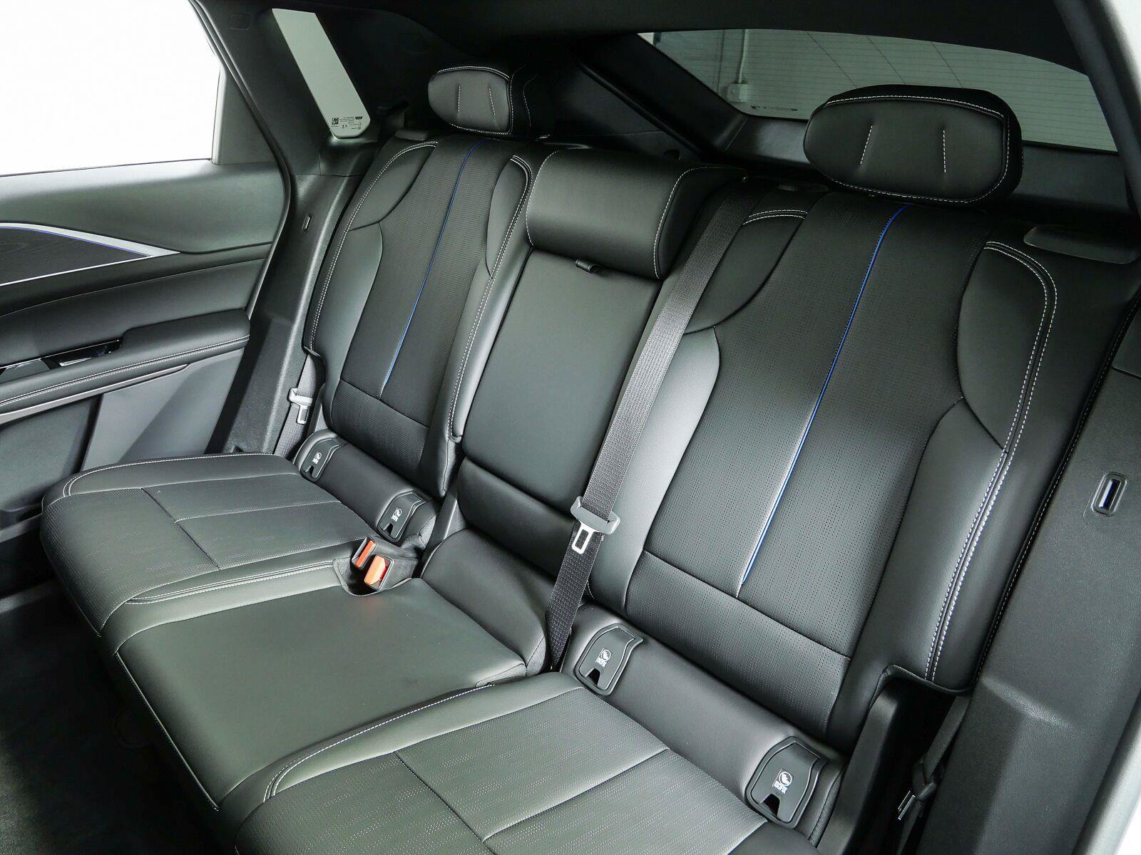 Used 2026 Cadillac Lyriq Sport RWD image 20