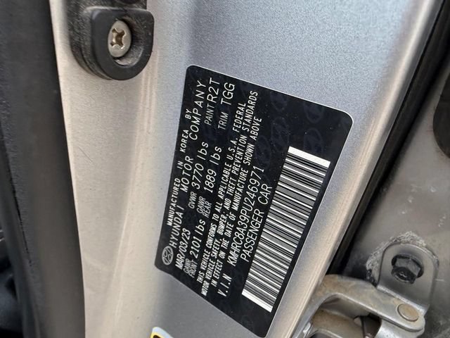 Certified 2023 Hyundai Venue SEL FWD image 21
