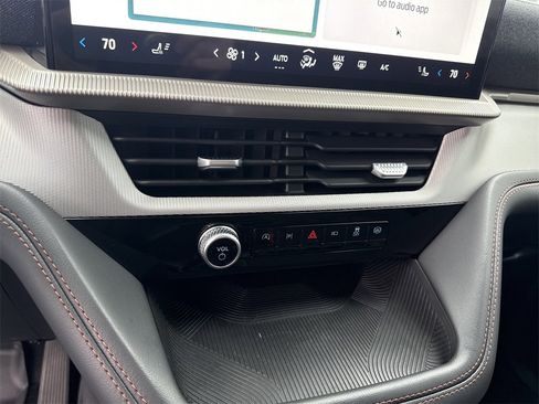 Used 2025 Ford Explorer Active image 28