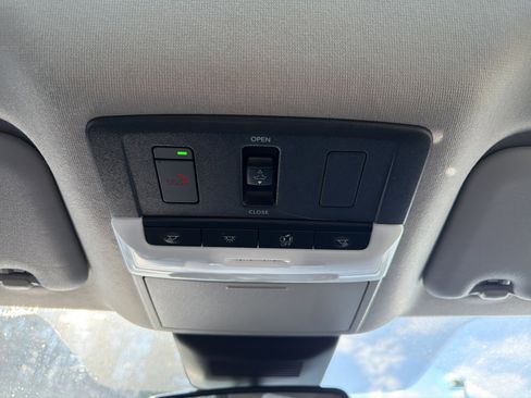 Used 2021 Nissan Sentra SR w/ SR Premium Package image 18