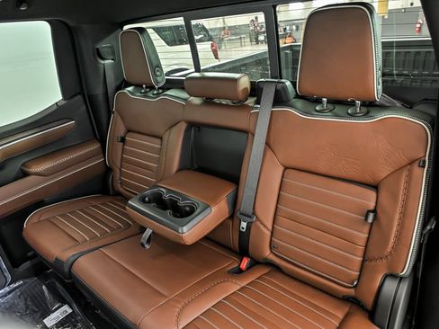 New 2026 GMC Sierra 1500 Denali Ultimate w/ LPO, Black Badging Package AWD/4WD image 11