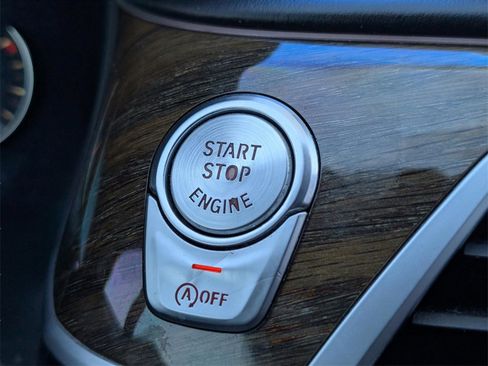 Used 2017 BMW 750i image 27