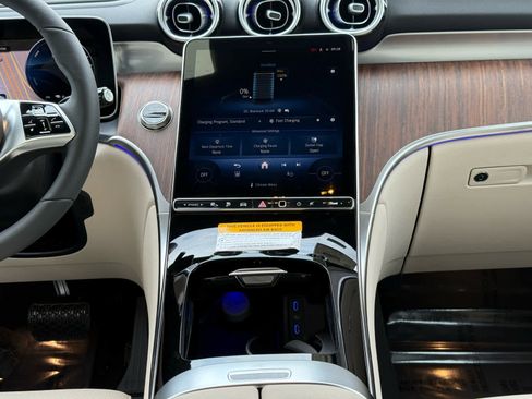 Used 2026 Mercedes-Benz GLC 350e 4MATIC image 13