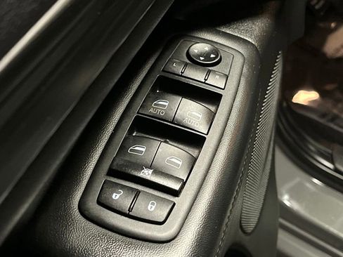 Used 2020 Jeep Grand Cherokee Altitude image 15