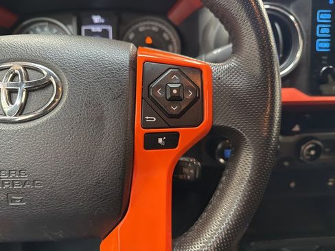 Used 2017 Toyota Tacoma TRD Sport image 17