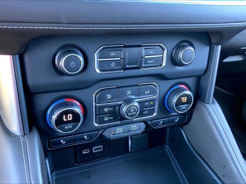 Used 2021 Chevrolet Tahoe Z71 w/ Z71 Signature Package image 31