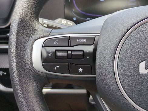Used 2025 Kia Sportage LX FWD image 23