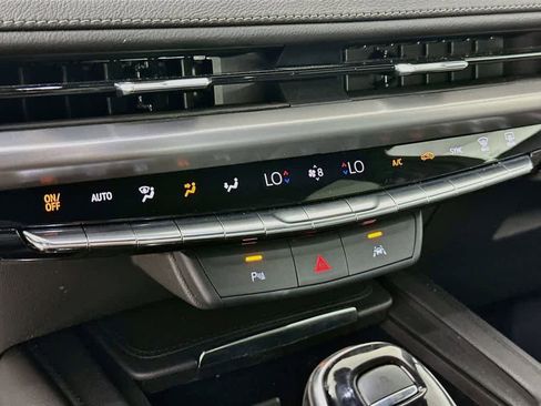 Used 2025 Cadillac XT4 Premium Luxury FWD image 18