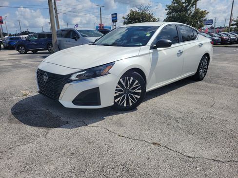 Certified 2024 Nissan Altima 2.5 SV FWD image 2