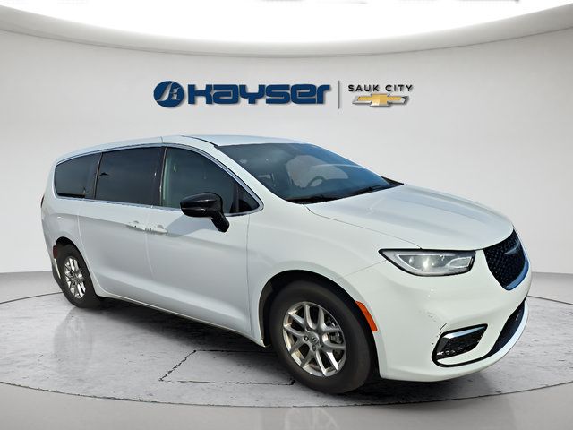 Used 2026 Chrysler Pacifica Select FWD image 1