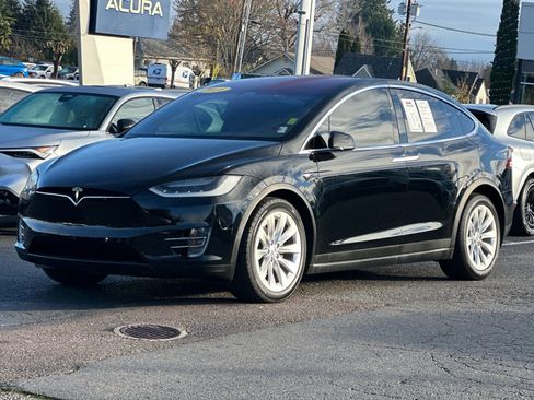 Used 2018 Tesla Model X 75D image 8