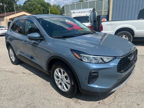 Used 2023 Ford Escape Active w/ Tech Pack #2 AWD/4WD image 2
