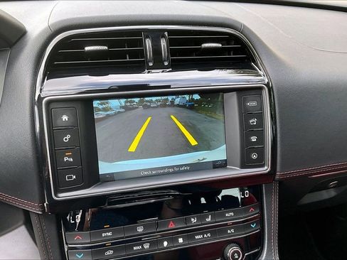 Used 2018 Jaguar F-PACE R-Sport image 14