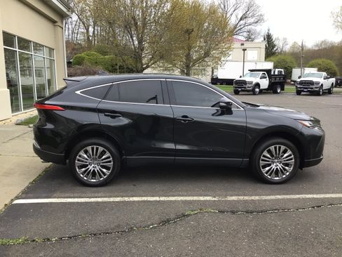 Used 2024 Toyota Venza Limited AWD/4WD image 8