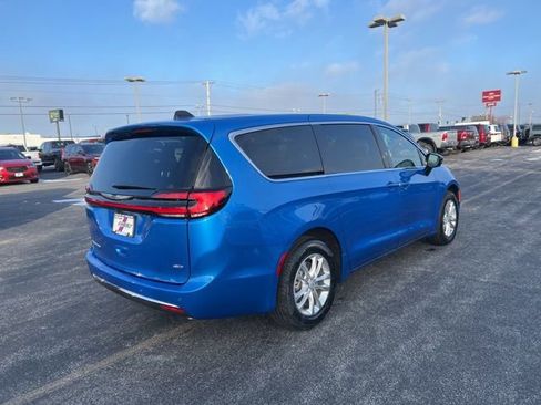 New 2026 Chrysler Pacifica Select AWD/4WD image 6