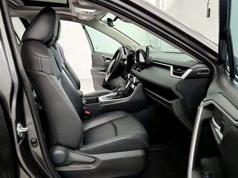 Used 2023 Toyota RAV4 XLE Premium AWD/4WD image 17