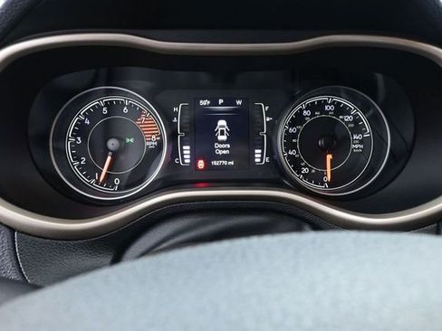 Used 2016 Jeep Cherokee Latitude w/ Comfort/Convenience Group AWD/4WD image 32