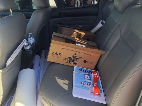 Used 2015 Toyota Tacoma PreRunner w/ SR5 Package image 21