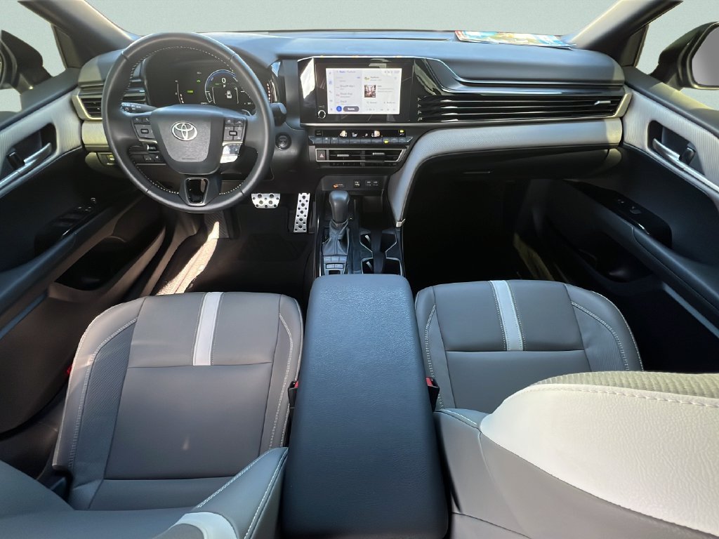 Used 2025 Toyota Camry SE FWD image 10