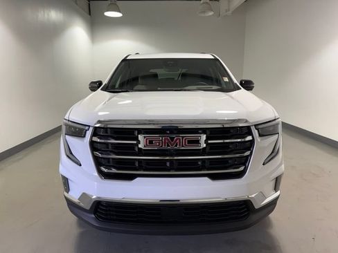 Used 2026 GMC Acadia Elevation w/ Elevation Premium Package FWD image 2