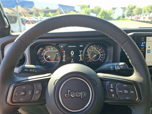 New 2025 Jeep Gladiator Sport image 17
