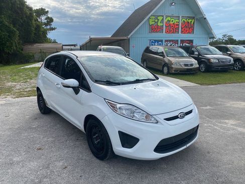 Used 2013 Ford Fiesta SE FWD image 5