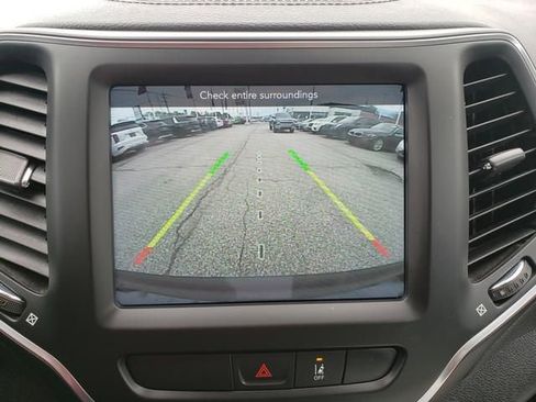 Used 2022 Jeep Cherokee Latitude Lux AWD/4WD image 23
