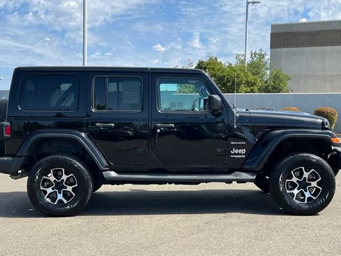 Used 2018 Jeep Wrangler Unlimited Sahara w/ Uconnect 4C Nav & Sound Group AWD/4WD image 6