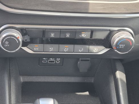 Used 2025 Nissan Altima 2.5 SV FWD image 30