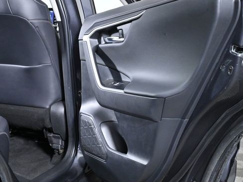 Used 2022 Toyota RAV4 Limited image 32