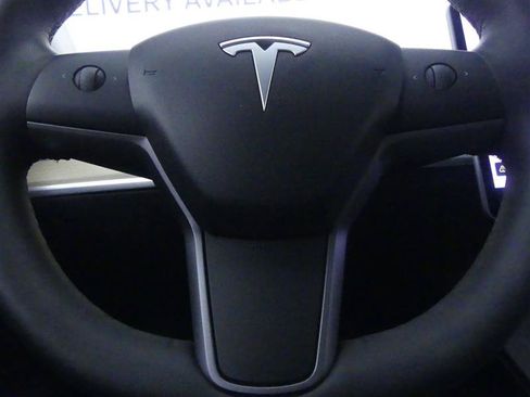 Used 2022 Tesla Model Y Performance AWD/4WD image 16