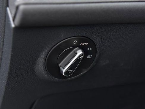 New 2026 Volkswagen Taos SE image 10