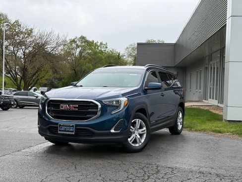 Used 2021 GMC Terrain SLE w/ Driver Convenience Package FWD image 2