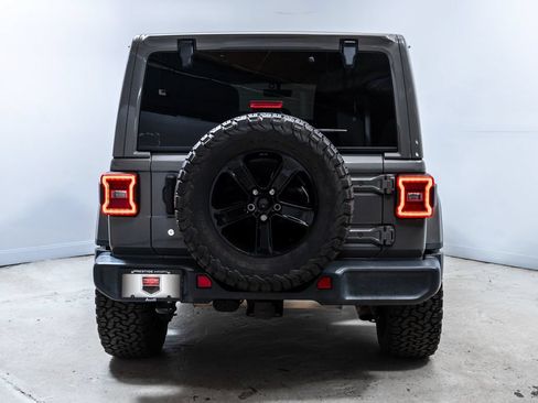 Used 2019 Jeep Wrangler Unlimited Sahara AWD/4WD image 6