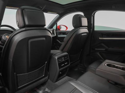 Certified 2024 Porsche Cayenne Coupe AWD/4WD image 39