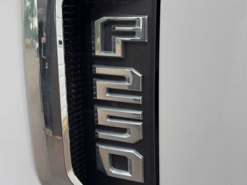 Used 2018 Ford F250 XL w/ Power Equipment Group AWD/4WD image 9
