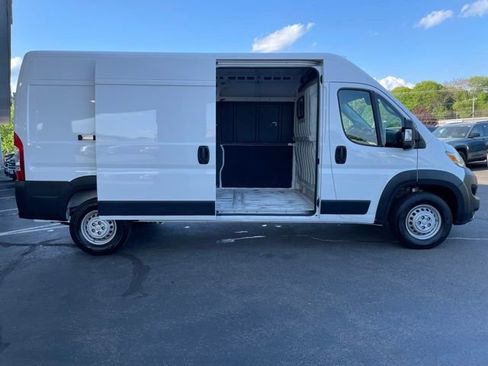 Used 2025 RAM ProMaster 2500 w/ Convenience Group FWD image 5