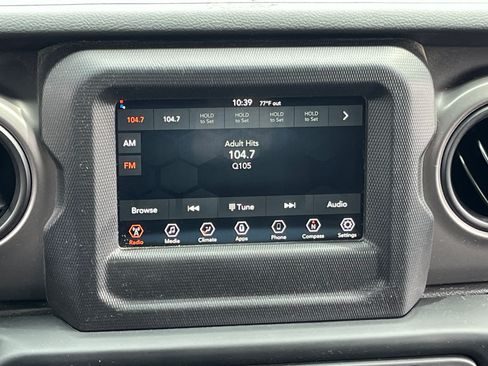 Used 2022 Jeep Wrangler Unlimited Sport AWD/4WD image 3