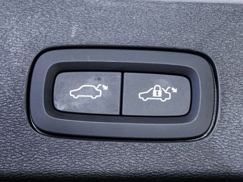 Certified 2025 Volvo V60 B5 Cross Country Plus image 31