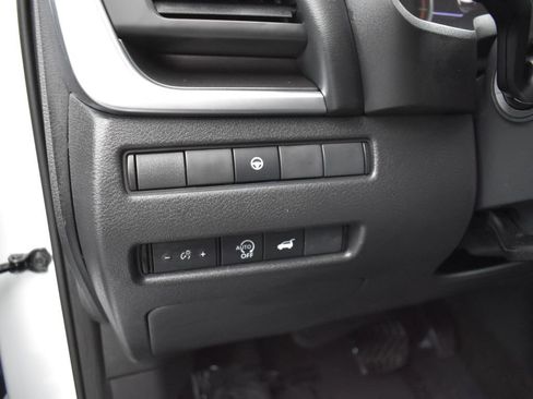 Used 2024 Nissan Rogue SV AWD/4WD image 8