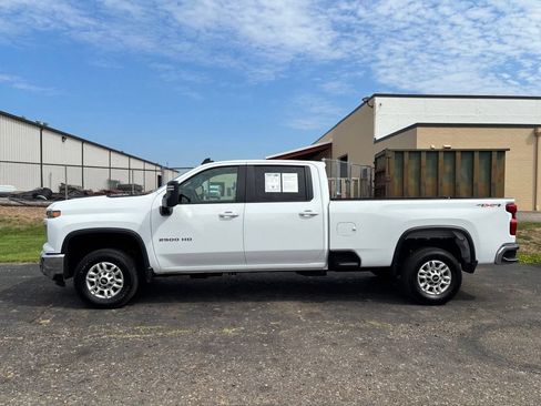 Used 2025 Chevrolet Silverado 2500 LT w/ Convenience Package AWD/4WD image 2