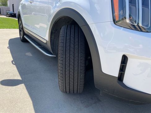 Used 2024 Kia Telluride EX w/ EX Captain's Chair Package AWD/4WD image 18