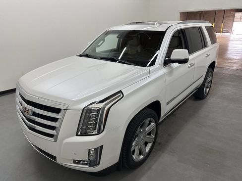 Used 2016 Cadillac Escalade Premium RWD image 19