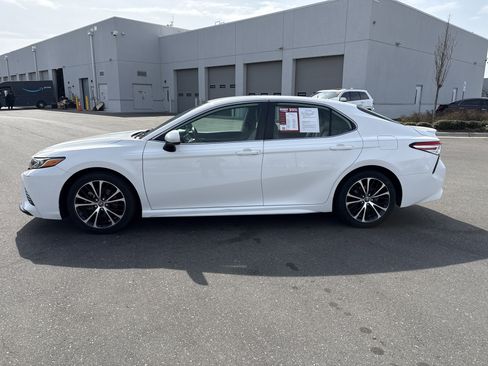 Used 2020 Toyota Camry SE image 6