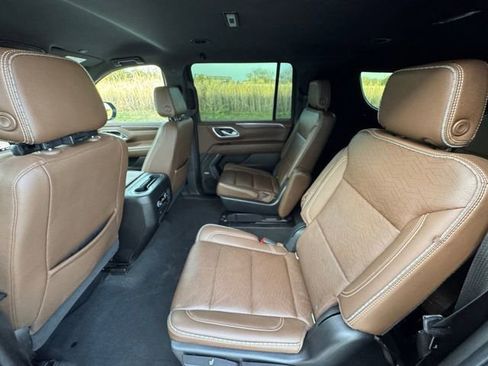 Used 2021 Chevrolet Suburban High Country RWD image 29