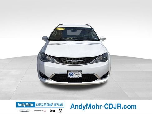 Used 2019 Chrysler Pacifica Touring-L FWD image 2
